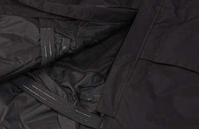 雪の侵入を防ぐゲイター